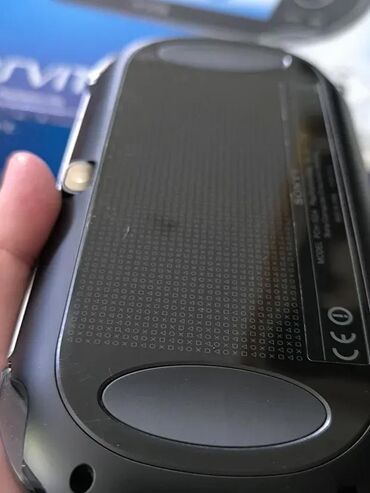 PS Vita (Sony Playstation Vita): Prodajem Sony Playstation VITA konzolu. Model 1004 sa odlicnim OLED — 7