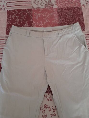 Qadın şalvarları: Müxtəlif markaların şalvarları. Birin qiyməti 10 man. Брюки различныx — 12