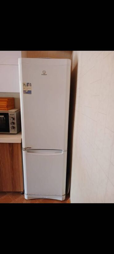 su xaladenik: 2 qapılı Indesit Soyuducu Satılır