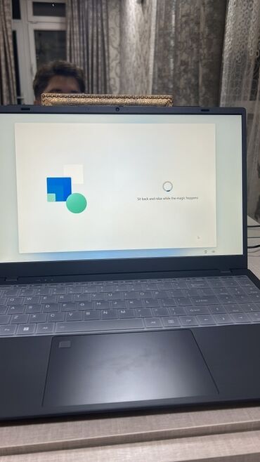 komputer monitor qiymeti: Windows 11 Home əməliyyat sistemi ilə təchiz olunmuş qara rəngli