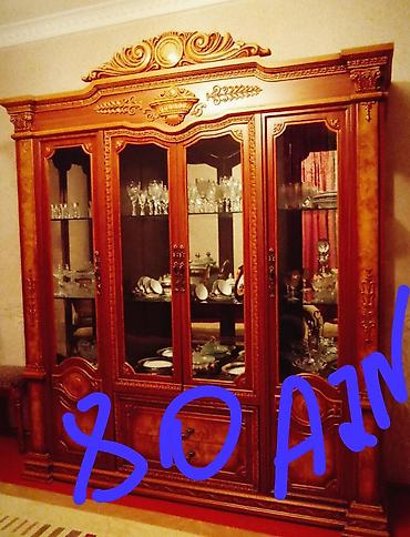 Klassik üslubda mebel dəsti və qaçış trenajoru 1) Şkaf-vitrin - Üç