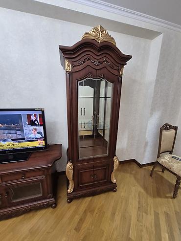 qurban quzu: Klassik dəst: qonaq otağı üçün vitrinlər və TV stendi 2ədəd vitrin və — 4