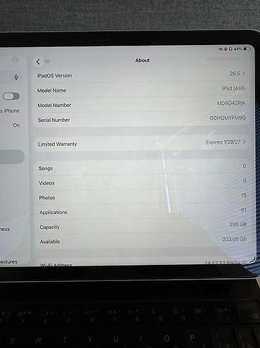 Планшеты: Apple iPad 11 (A16) Wi-Fi в сером цвете с клавиатурным чехлом - 256гб — 4