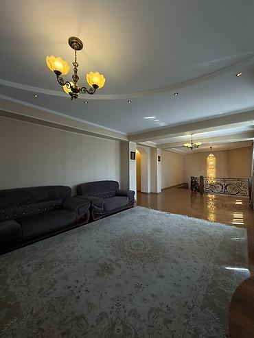 Продажа коттеджей и домов: 🏡 Продаётся дом - 600 м2 ⛳️ Участок - 10 соток 📍Локация: с. Кок-Жар — 17