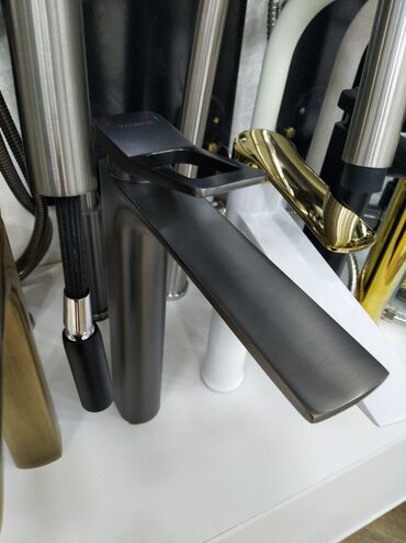 нагреватель воды на кран: Mətbəx/Qabyuyan üçün tək qollu qaralma rəngli kran. - Brend: YAOMU