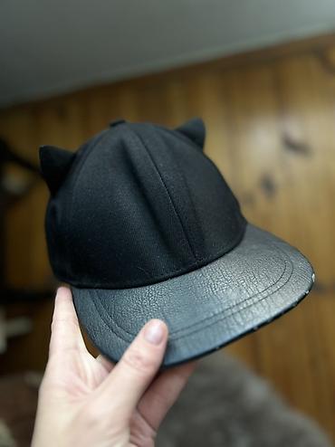 kepka: H&M Divided kepka – “MEOW” detalı, pişik qulaqlı — 1