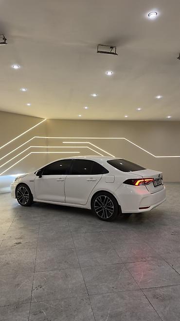 Toyota: Toyota Corolla: 2023 г., 1.8 л, Вариатор, Гибрид, Седан — 4