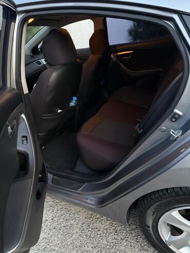 Hyundai: Hyundai Elantra: 1.6 l | 2012 il Sedan — 8