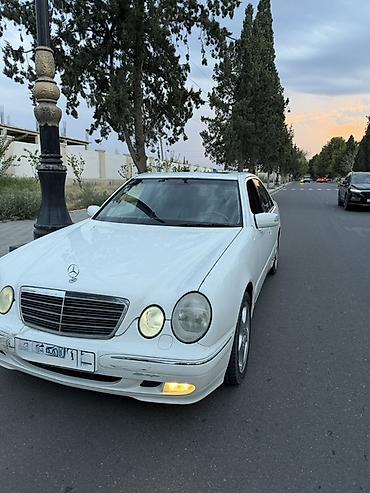 mercedes 208 d: Mercedes-Benz E-Class: 2.2 l | 2001 il Sedan — 3