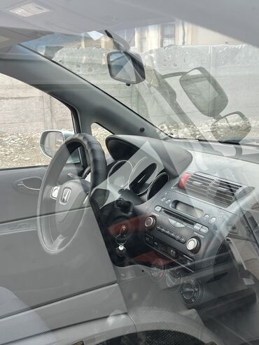 Honda: Honda Jazz: 2004 г., 1.3 л, Бензин — 8