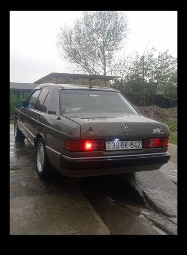 Mercedes-Benz: Mercedes-Benz 190: 2.1 l | 1991 il Sedan — 6