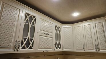 Uzunmüddətli kirayə mənzillər: Neftçilər metrosu yaxınlığında,229 nömrəli məktəbin yanında,5 — 9