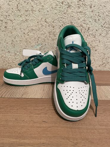 кроссовки original adidas: AIR JORDAN новый с коробкой. Идеальное свето сочетание. Размер 38