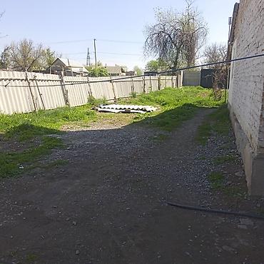 Продажа полдома: 7 комнат Продается двухэтажный кирпичного дома с участком. Основные — 6