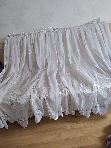 ucuz tül perdeler: Tül pərdə – ağ rəngdə, incə naxışlı.Təzedir - Material: şəffaf tül — 1