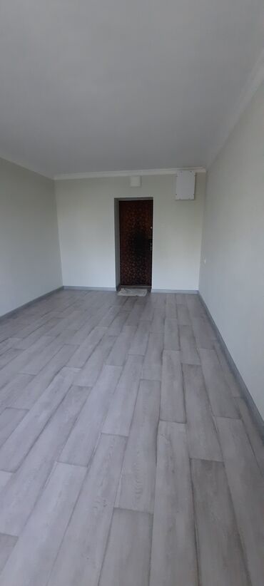 куплю 2 комнатную квартиру в бишкеке без посредников: 1 бөлмө, 19 кв. м, 2 кабат, Косметикалык ремонт