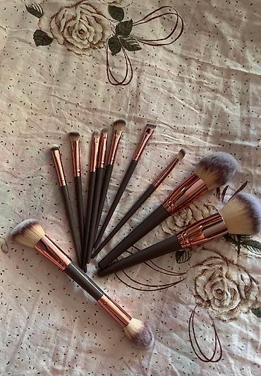 Косметика: Продается набор кистей для макияжа.Если покупаете 2 набора цена 1500 — 14