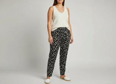zara woskowane spodnie: Material trousers for women, size XL