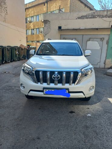 tayota prado qiymeti: Ağ rəngli Toyota Land Cruiser Prado. Bu, rahat və praktik səyahət