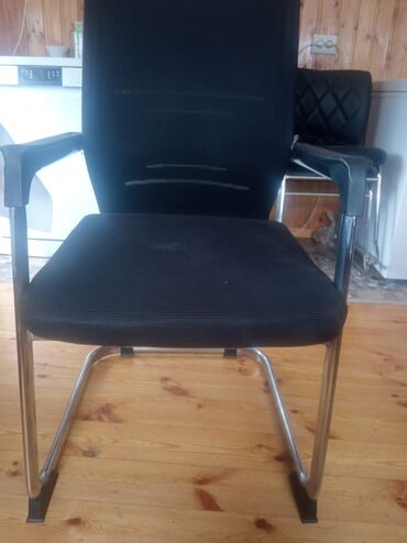 Другое оборудование для бизнеса: Продаю офисное кресло, состояние идеальное!