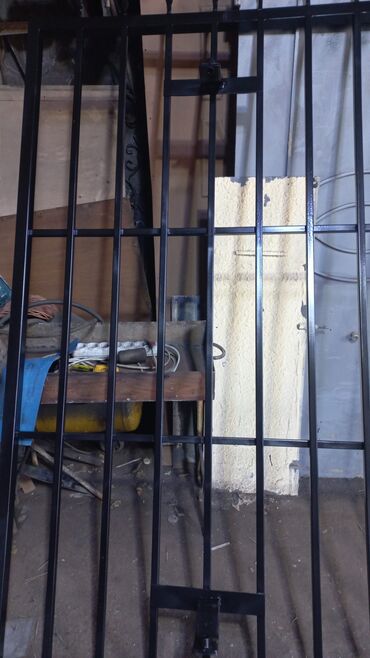 Pilləkən məhəccərləri: Dəmir barmaqlıq (reşotka)
məhəccər.40 azn — 5