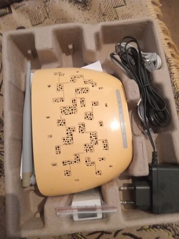 wifi sim kart modem: Teze Mademdi hec işdəmiyib 30m