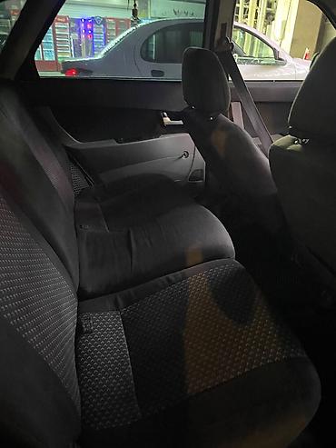 priora farası: Ağ rəngli Lada Priora sedan. Avtomobilin кузов görnüşü sedan — 6