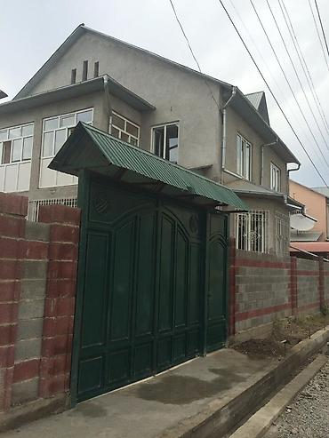 Продажа коттеджей и домов: Продаётся/сдаётся двухэтажный жилой дом с ограждённым двором и — 1