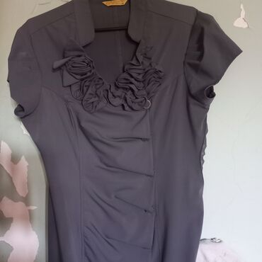 Dəstlər, kostyumlar: Gôy atlas kostyum 120 manata alinib 60 manata satilir. Cemi 1 defe — 11