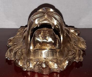 Ostali antikviteti: Vintage LAV Mesingana ukrasna zidna skulptura ili kucalo za vrata — 2