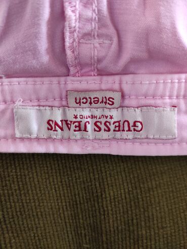 Pantalone: Guess puder roze,nove,s,7/8 — 7