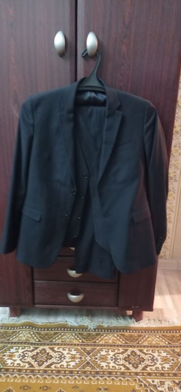 мужской костюм: Костюм L (EU 40), цвет - Черный