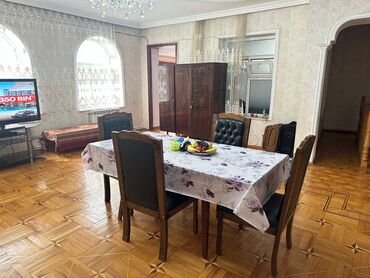 Otaqların günlük kirayəsi: 📍 Ünvan: İçərişəhər metrosunun qarşısı, Filarmoniya bağı ilə üzbəüz 🚇 — 9