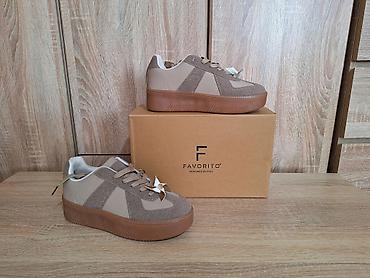 enzo i lorenzo koferi: Nove ženske bež krem patike s priveskom 38 djon 5 cm ug 24 cm Nove — 8