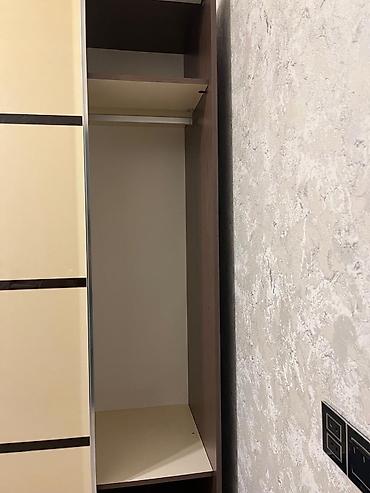 borular: İkiqapılı sürgülü qarderob şkafı - Dizayn: krem rəngli fasadlar və — 1