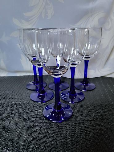 Čaše: Case nove,vintaz za vino,holandske. Case nove,sve na njima odsjaj od — 6