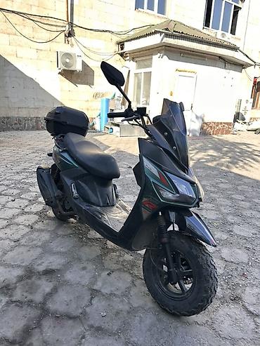 Скутер Kymco (серия MultiTrail R2) с агрессивным дизайном и высоким