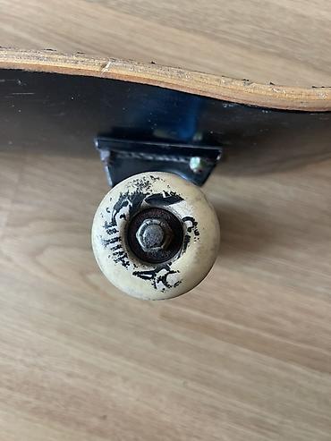 camadan tekerli: Skateboard – komplekt - Gövdə: Qara rəngli, üzərində “MINI-LOGO” — 2