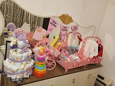 1 yaş dekoru: Kamod yaxşı vəziyyətdədir Dəst tərkibi: - Pampers tortu — 2