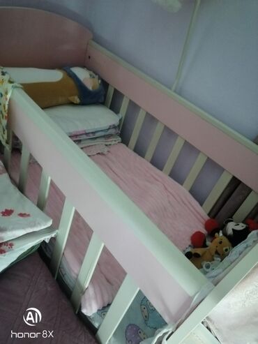 детский батут с защитной сеткой: Продаю децкую кроватку для принцесс. Состояние очень хорошее. Матрас