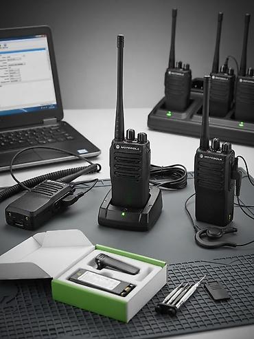 военные наушники: Рации Motorola (портативные двусторонние радиостанции) с аксессуарами — 1