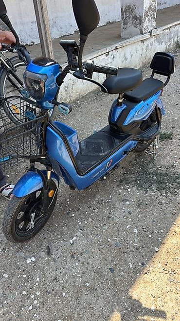 yan guzgulər s: Elektrik skuter – şəhər içi rahat və səssiz hərəkət üçün — 1