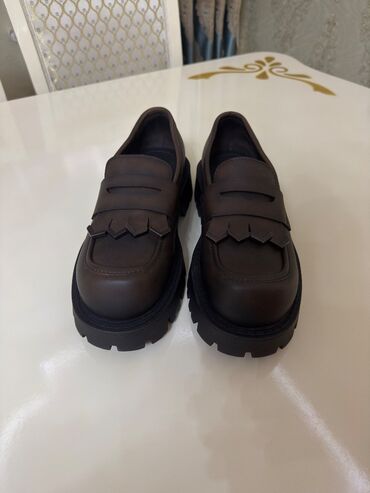 Свадебные платья и аксессуары: Zara Mokasin 45 Razmer.Yeni,heç geyinilmədi.Endirim yoxdur.Son