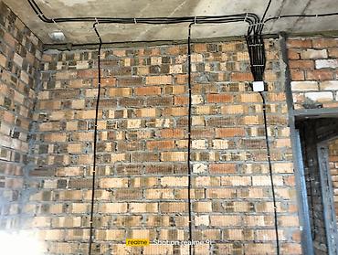 Электрики: Монтаж электропроводки по кирпичной стене - Выполнена прокладка — 8