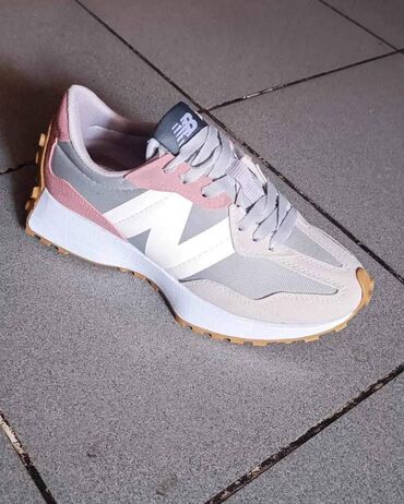 Patike: New Balance 327 patike

Novo
Brojevi 36 do 44

fb Moja Kupovina 1 — 24