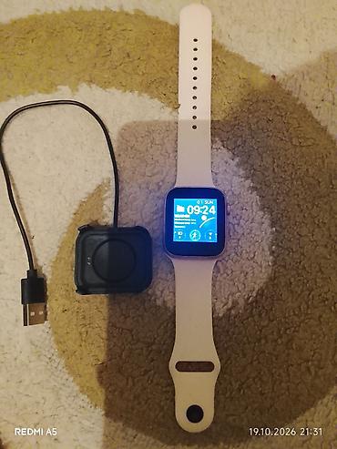 samsung a6 ekrani: Ağıllı saat, kvadrat formalı rəngli sensor ekranla təqdim olunur. Saat — 2