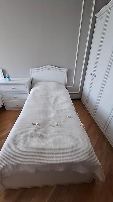 cardin: Yataq dəsti satılır. Mebellər Pierre Cardin markasına aiddir. Qeyd — 2