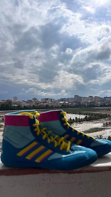 Kişi ayaqqabıları: Adidas idman ayaqqabısı – mavi/açıq mavi rənglərdə, sarı şnur və — 2