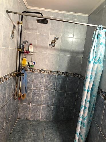 Продажа коттеджей и домов: Срочно продаётся дом со всеми условиями с мебелью . Районе рынка — 18