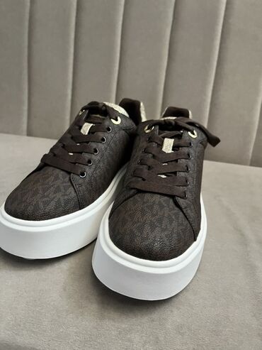 женские черные майки: Кроссовкалар, 37, Michael Kors, Жаңы, түсү - Күрөң, Акысыз жеткирүү